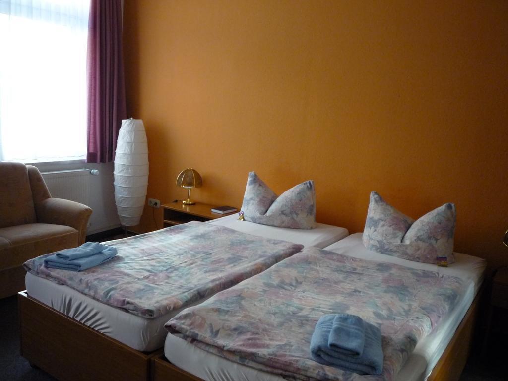 Gasthof & Pension Hause Halle  Ruang foto