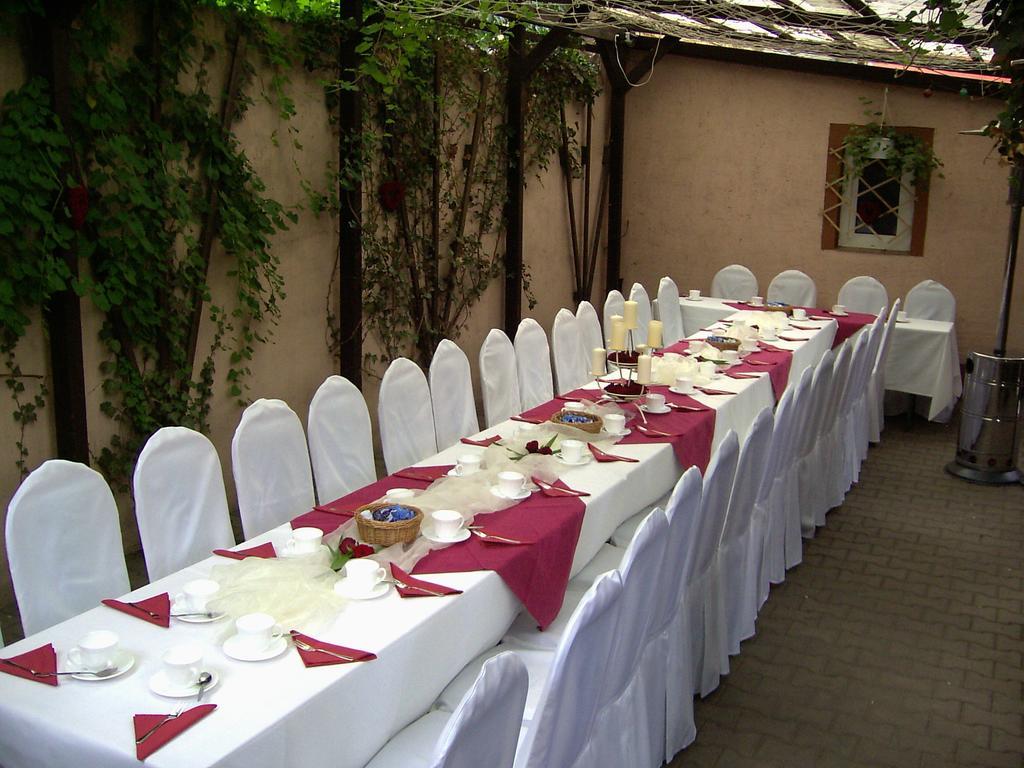 Gasthof & Pension Hause Halle  Bagian luar foto