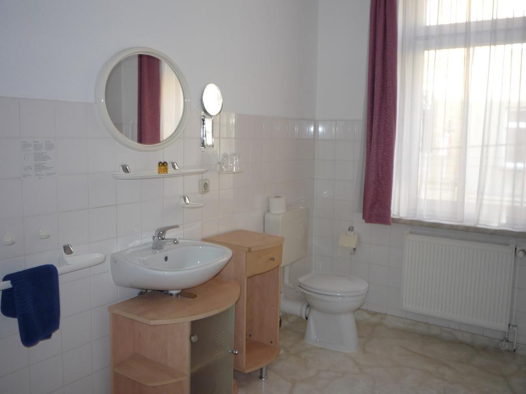 Gasthof & Pension Hause Halle  Ruang foto