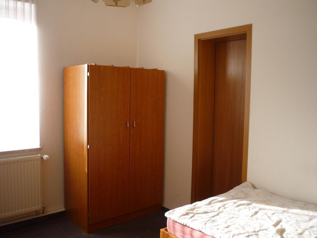 Gasthof & Pension Hause Halle  Ruang foto