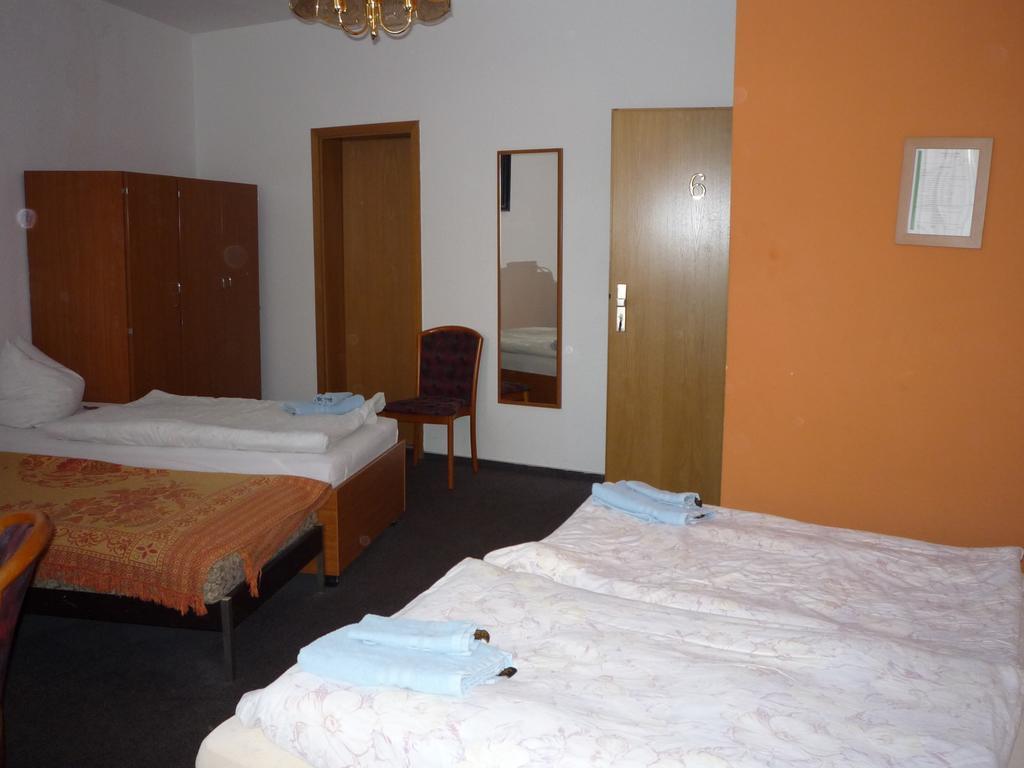 Gasthof & Pension Hause Halle  Ruang foto